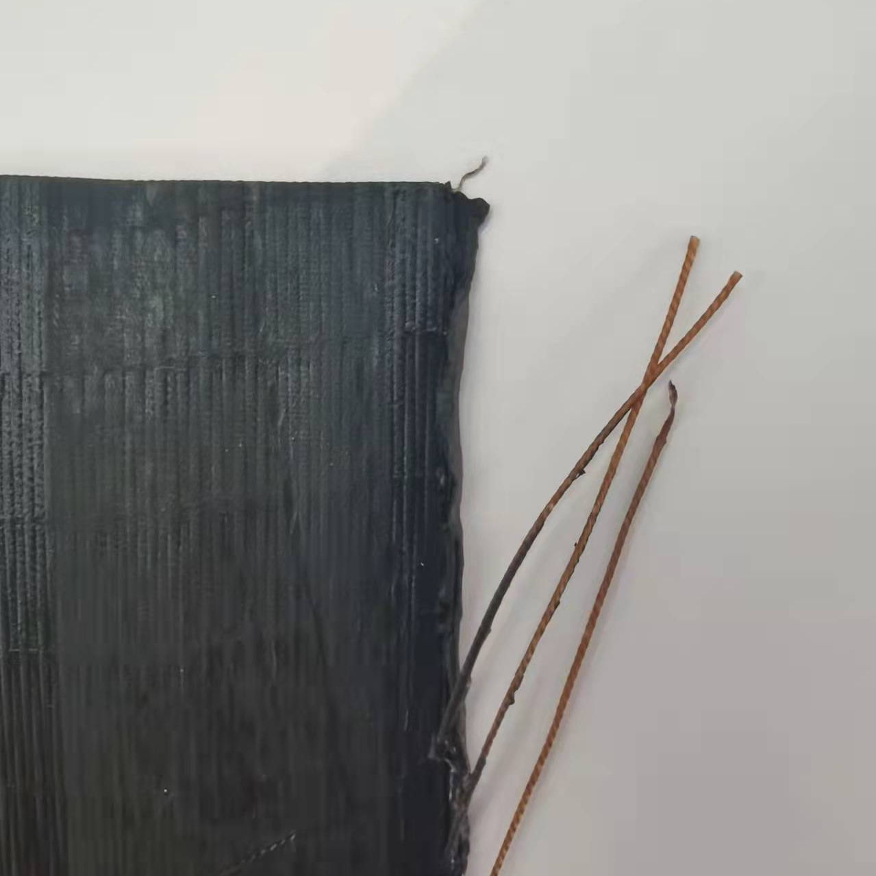 Fabricante en tejido de poliéster bañado con venta de caucho.