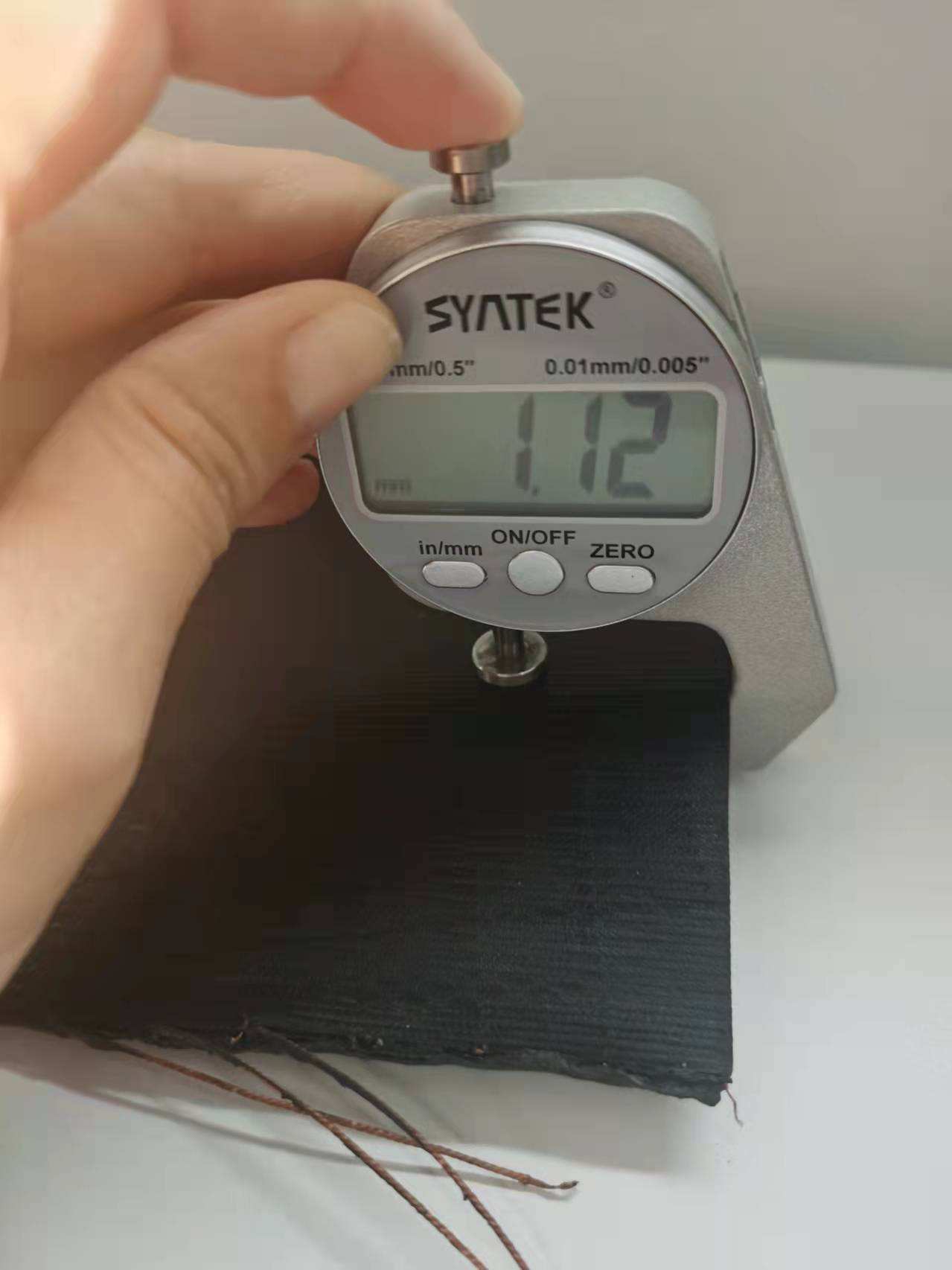 Fabricante en tejido de poliéster bañado con venta de caucho.